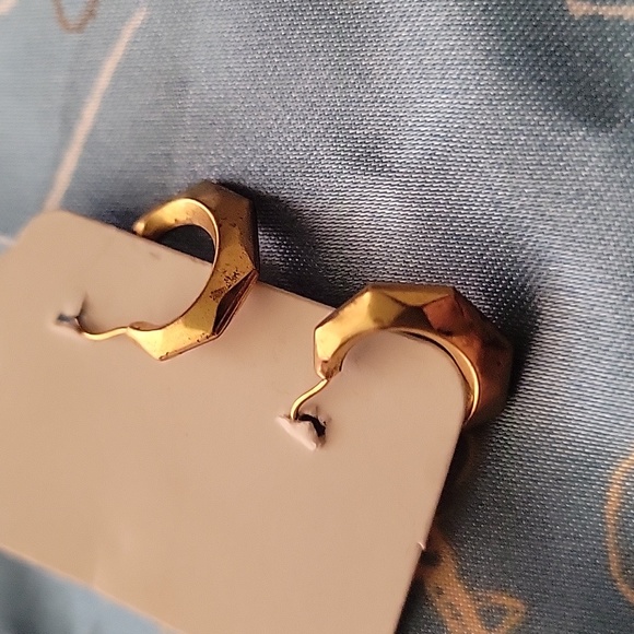 gold geometric earrings - Picture 2 of 2